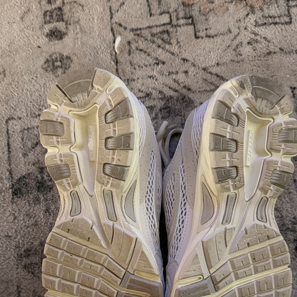 Saucony Women's Light Beige Mesh Sneakers - Picture 4 of 4